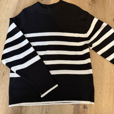 Maglione lavorato a maglia a righe