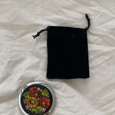  pocket mirror with flowers