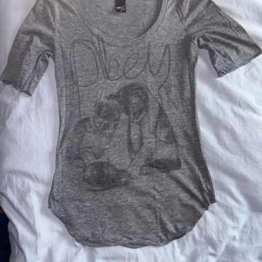 T-shirt gris Obey à imprimé graphique