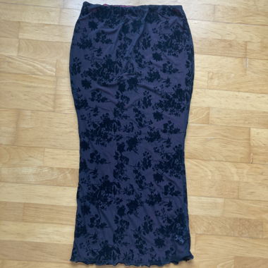 Jupe en dentelle violette