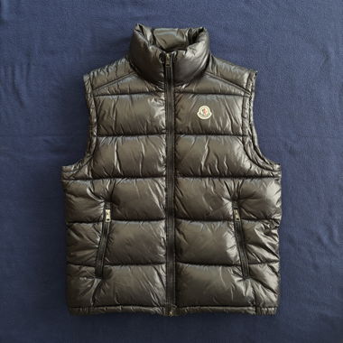 Gilet matelassé Moncler similaire
