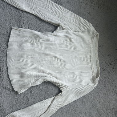 Weisses T-shirt mit wellen Muster