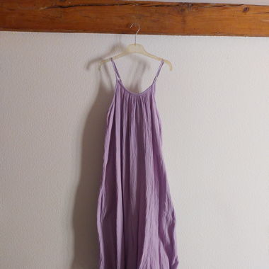 Lila Musselin Maxikleid 