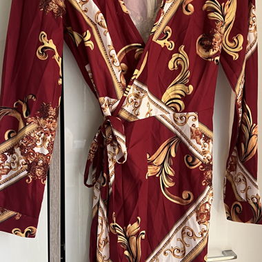 Gemustertes Kleid