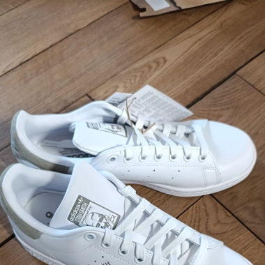 Weisse Adidas Schuhe 