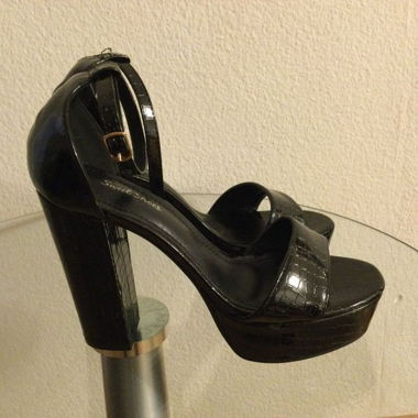 Schwarze neue Plateau Sandalen Gr 40