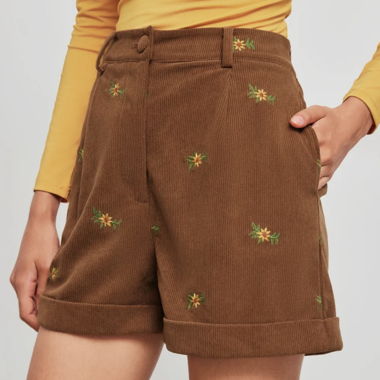 Cord-Shorts mit bestickten Blumen, Cottage-Core-Stil