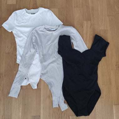 Lot de 3 Bodies et T-Shirt, taille S