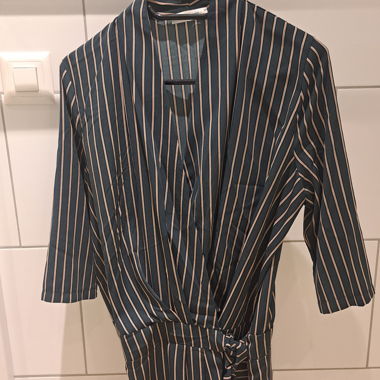 Gestreiftes lockersitzendes Kleid