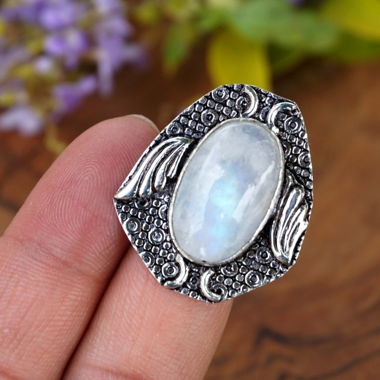 Bague gothique avec pierre de lune