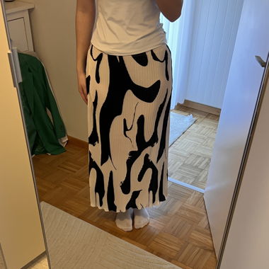 SHEIN Pleated Skirt Black and White