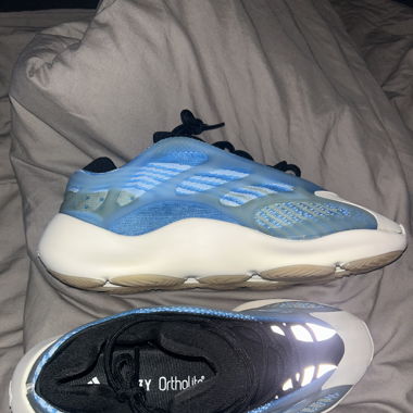 Yeezy 700v3