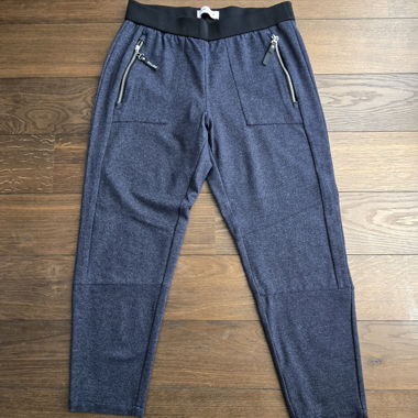 Women’s pants with zipper