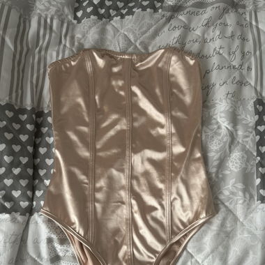 Body Satin in Aprikosenfarbe