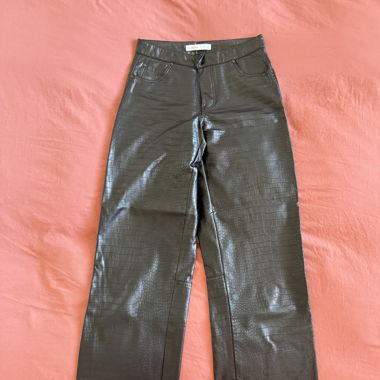 Pantalon noir effet croco Bershka
