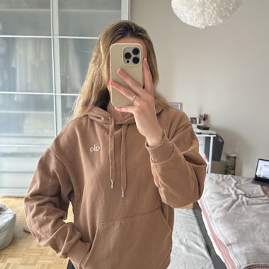 Felpa Alo Yoga Accolade Camel – Marrone