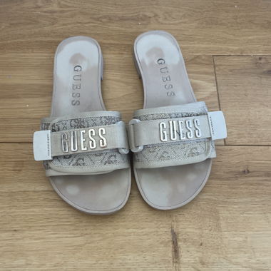 Sandali Guess