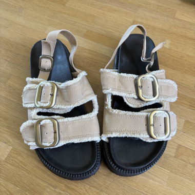 Sandali beige
