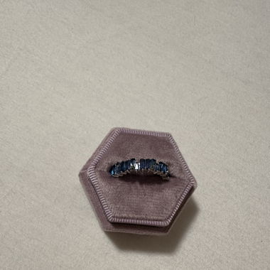 Ring mit blauen Steinen