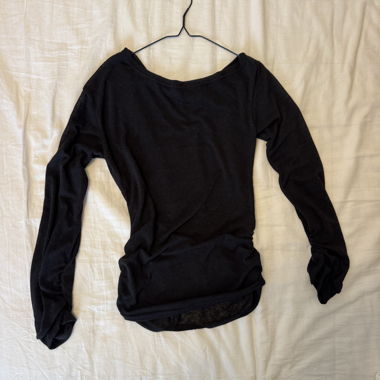 T-shirt noir à manches longues