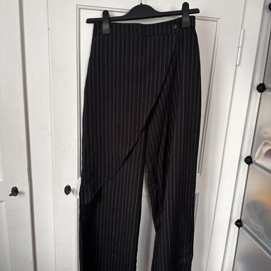 Asymmetrische Striped Stoffhose