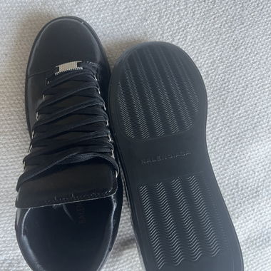  Balenciaga Arena