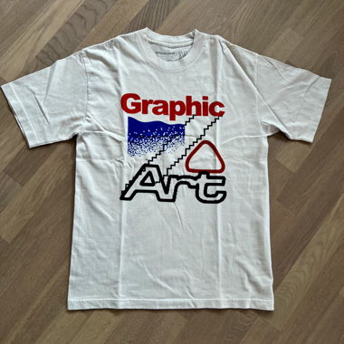 At The Moment Weisses Graphic T-Shirt