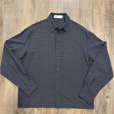 Shirt mit Rückendesign von Zara