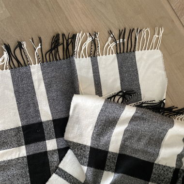 White/black scarf 
