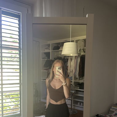 Subdued Top