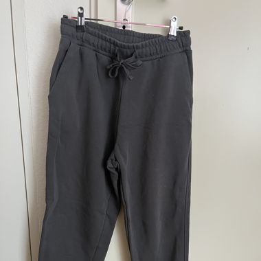 Dunkelgraue Jogginghose