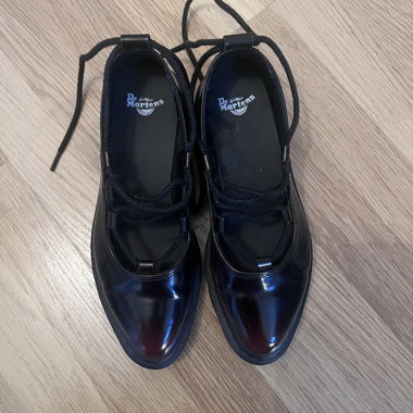 Scarpe in vernice Dr. Martens