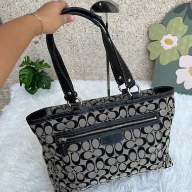 Coach Tote Bag medium size school bag!