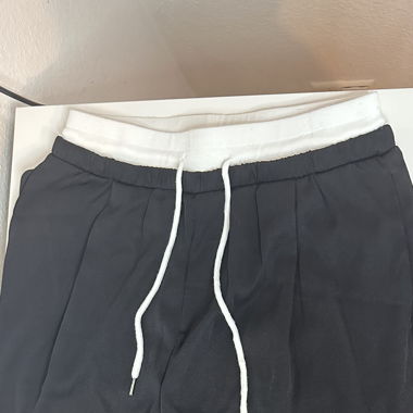 Schwarze Hose