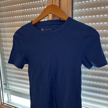 Blaues T-Shirt