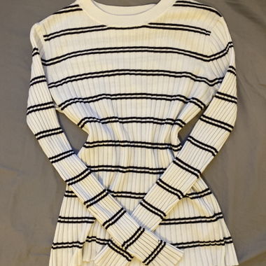Gestreifter Pullover