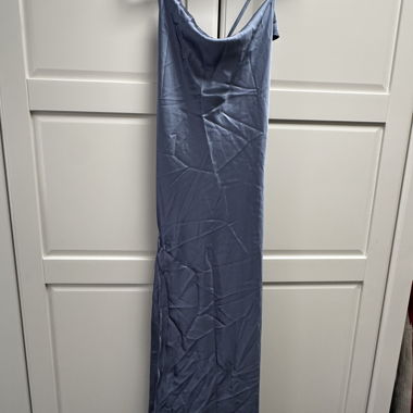 Robe longue en satin bleue