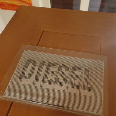 Diesel Prospekthalter 32x23x4cm
