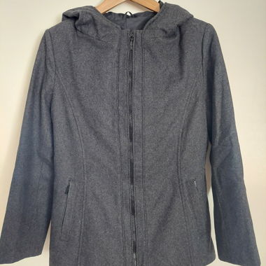 Giacca da donna grigia con cappuccio