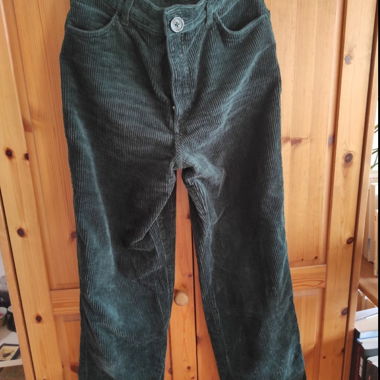 Grüne Cordhose