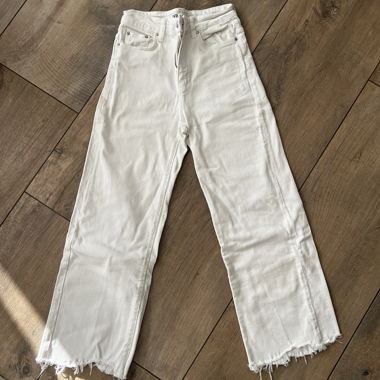 Jeans bianchi ZARA EUR 36 con orlo sfrangiato