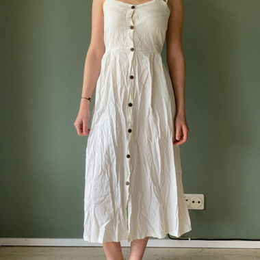 Abito con spalline in lino bianco