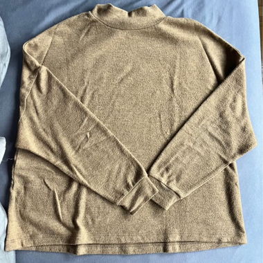 Beiger Pullover mit Stehkragen AMISU M
