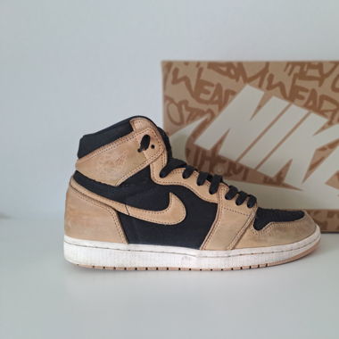 Jordan 1 Beige
