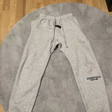 Fear of God Essentials Jogginghose grau