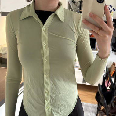 Aritzia Green Hemd mit Knopfleiste
