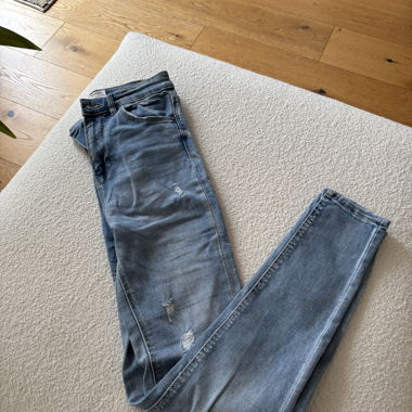 Jeans bleus avec effets used