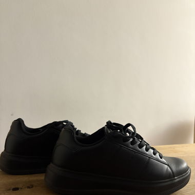Sneakers black