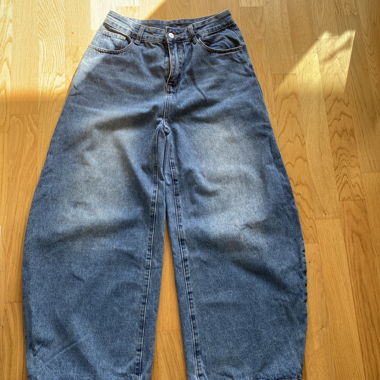 Jeans larghi in denim blu