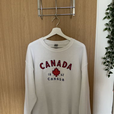 Weisser Pullover